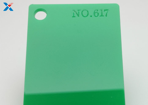 Il verde ha espulso taglio su misura bordo acrilico colorato dello strato